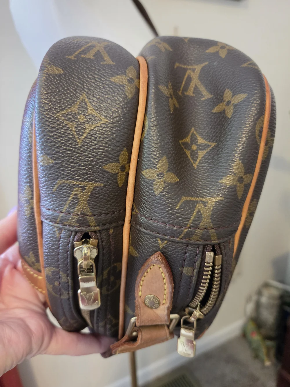 AUTHENTIC LOUIS VUITTON REPORTER BAG WITH COA